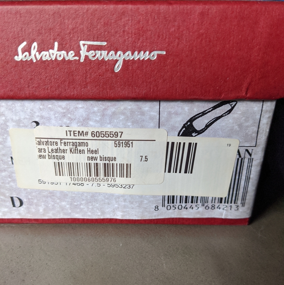 Salvatore Ferragamo Vara Leather Kitten Heel - Picture 5 of 8